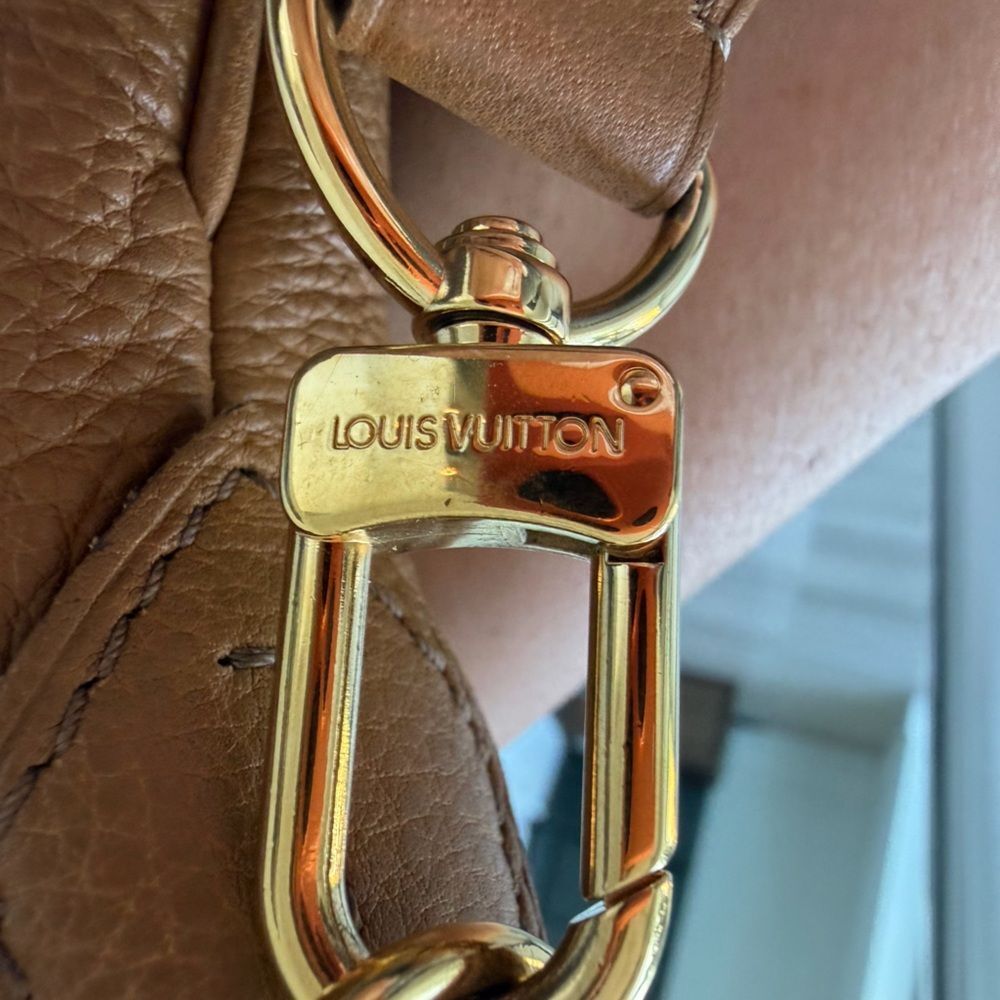 Louis Vuitton Caramel Crossbody Handbag with Bag Charm and Pouchette - Picture 8 of 16